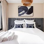 Vue Exceptionnelle Et Confort Contemporain