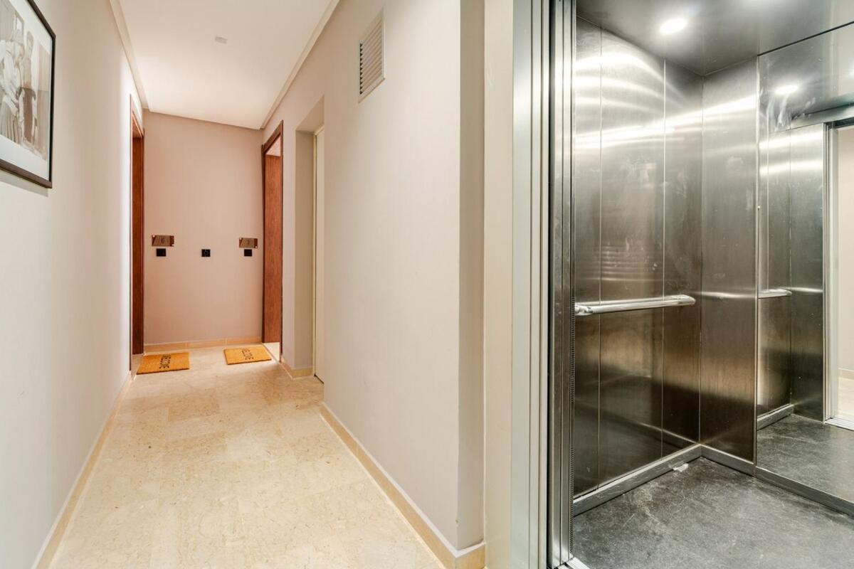 Vue Exceptionnelle Et Confort Contemporain Apartment *